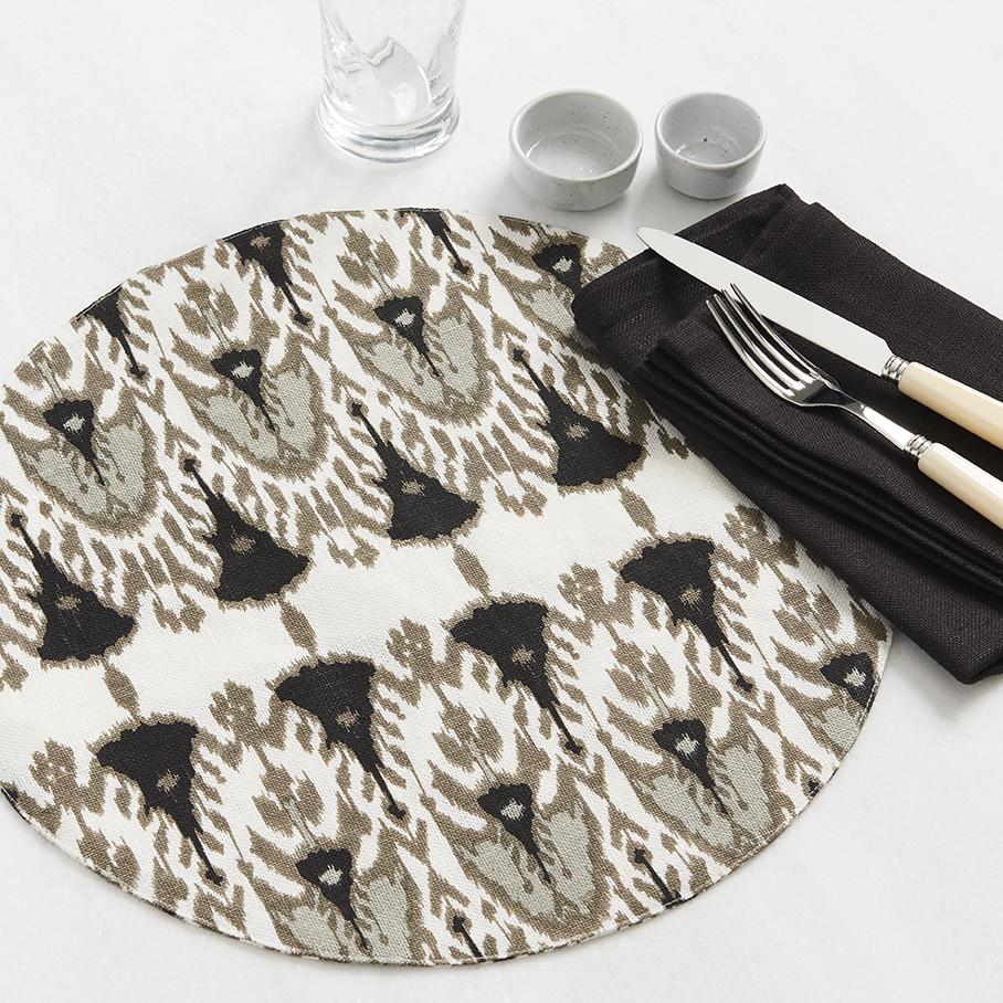 Wayfarer Round Placemat ~ Obsidian